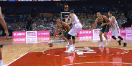 德科洛与扬库纳斯冲突.gif