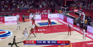 哈迪戴恩压哨超远三分.gif