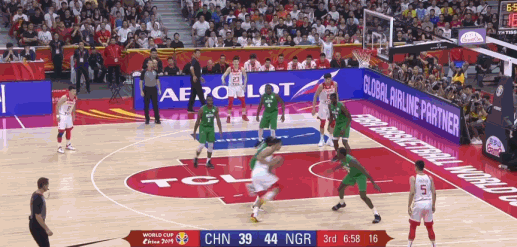 阿联托举抛投.gif