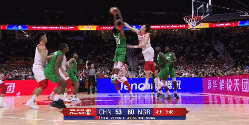 周琦5犯离场.gif