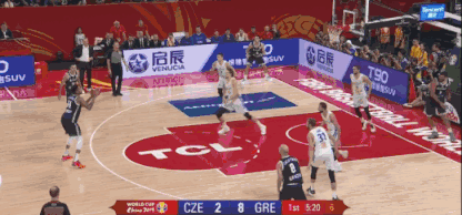 字母哥欧洲步抛投12.gif