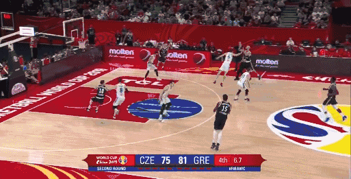 卡拉西斯超远三分.gif