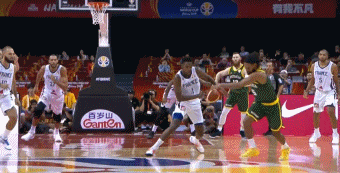 尼利基纳反击上篮.gif