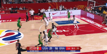 瓦莱乔和巴博萨的默契配合.gif