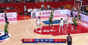 瓦莱乔一抢二补篮.gif