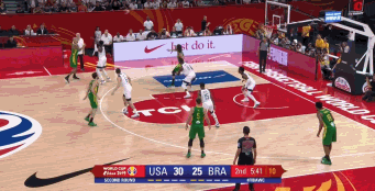 瓦莱乔背打勾手.gif