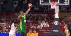 斯玛特飞帽费利西奥紧接着助攻哈里斯上篮 (1).gif