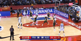 德科洛反跑打板上篮再次追平.gif
