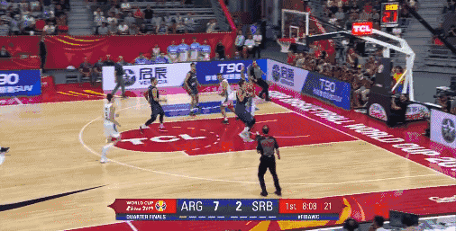 约基奇一条龙上篮.gif