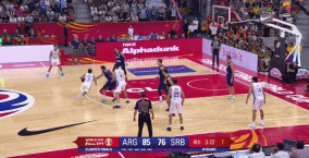 斯科拉低手反篮2+1.gif