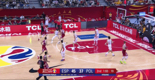 波尼卡突破篮下 帅气进球.gif