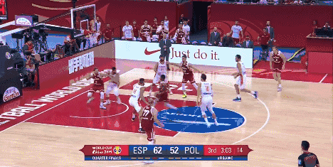 斯劳特尔强突上篮打进.gif