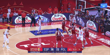 W埃尔南戈麦斯上篮打进2+1.gif