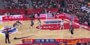 德科洛命中超远三分 (1).gif