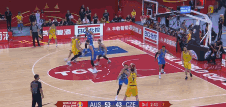 英格尔斯吊传助攻博古特 (1).gif