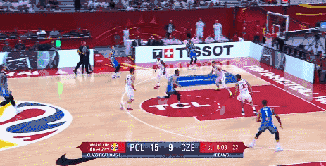 萨托兰斯基一条龙暴扣.gif