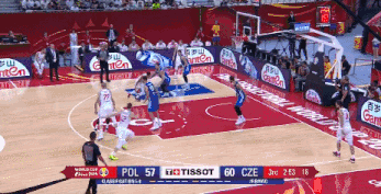 斯劳特助攻瓦辛斯基上篮打进 (1).gif