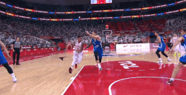 奥达这个起跳有点早 (1).gif