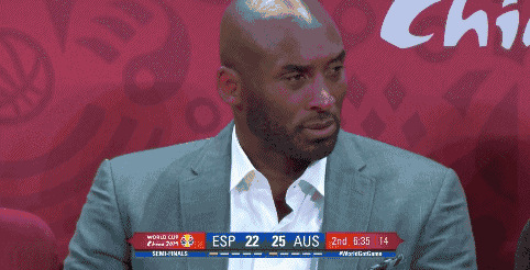 科比来到现场.gif
