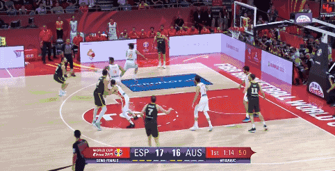戴拉维多瓦三分再次命中.gif