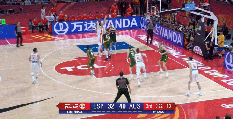 加索尔首个运动战得分.gif