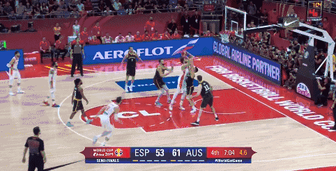 小加索尔艰难抛投.gif