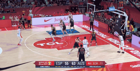 小加索尔三分紧咬比分.gif