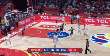 坎帕佐超远压哨三分 (1).gif