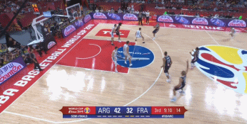 阿尔比西弧顶三分空心入网 (1).gif