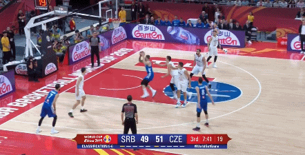 奥达空切暴扣.gif