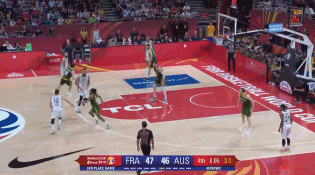 德-科洛压哨三分 (1).gif