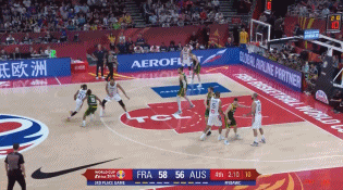 戈贝尔挡拆顺下上篮.gif