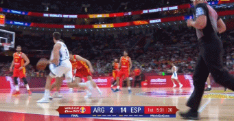 布鲁西诺追身三分！！.gif
