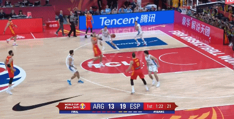 大埃尔南戈麦斯反击暴扣.gif