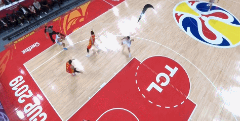 拉普罗维拖拉抢断之后命中三分.gif