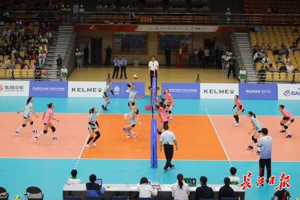 军运会女子排球测试赛 记者康鹏 摄