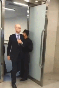 萧华到上海.gif