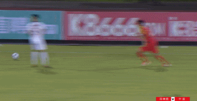 杨旭险些破门.gif