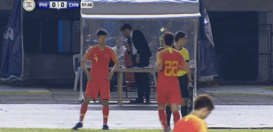 刘洋换下朱辰杰.gif