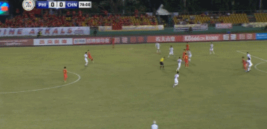 武磊踢空.gif