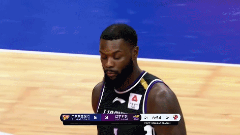 史蒂芬森登场(1).gif