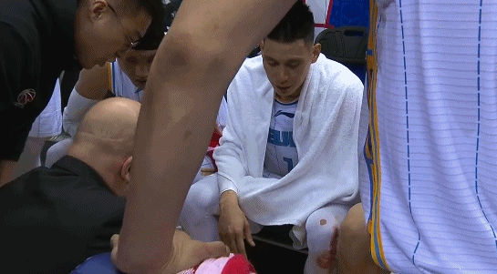 林书豪膝盖(1).gif
