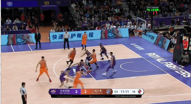 王少杰大帽.gif