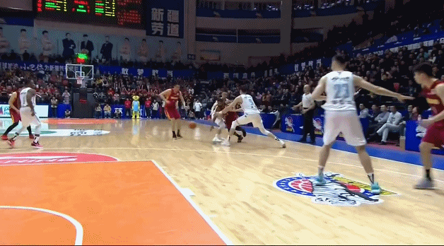 可兰白克加时赛吃到个人全场第六次犯规.gif