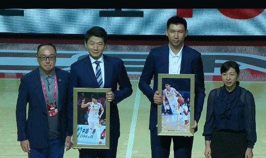 邱彪张凯退役(2).gif