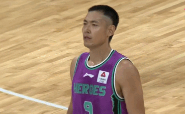 张庆鹏新发型(1).gif