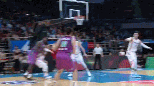 哈德森助攻李敬宇再中三分.gif