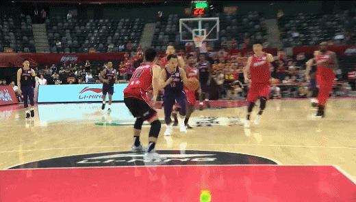 谷玥灼一条龙上篮2+1(3).gif