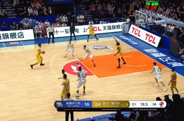 京龙单节三分4中3！.gif