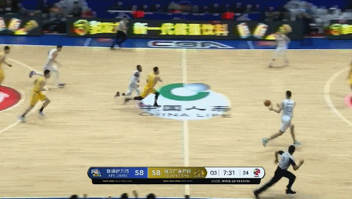西热力江空位三分反超比分.gif